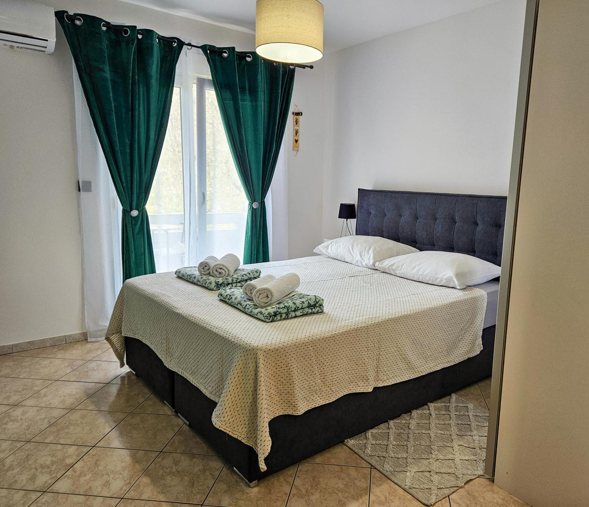 Apartments Mira Baška Buitenkant foto